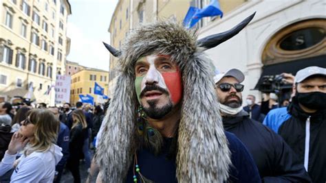 lo sciamano di piazza montecitorio, hermes ferrari, ha 